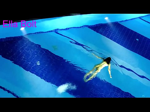 ❤️ Saya tidak bisa berhenti menonton, pirang muda tertangkap basah berenang di kolam resor ELLA BOLT ❤️❌ Video sialan di id.cassino-vulkan646.ru
