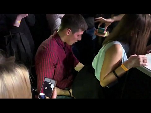 ❤️ Seks nyata di klub malam Rusia. Gadis Rusia berusia 18 tahun di anus dan vagina bercinta di klub malam ❤️❌ Video sialan  di id.cassino-vulkan646.ru
